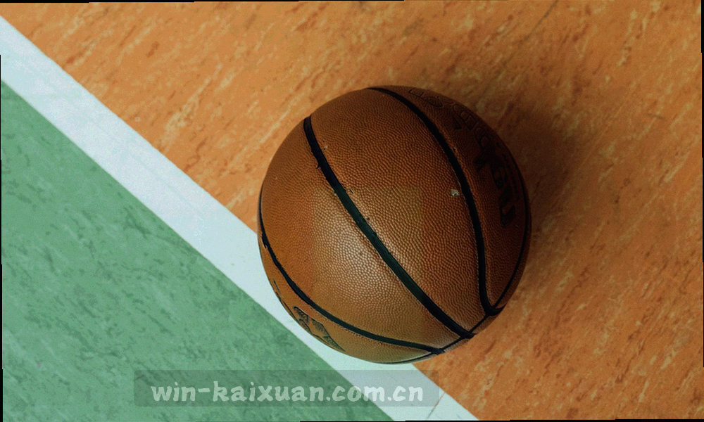 三段式发展阶段时间线示意，节点以等宽字体标注阶段名称与能力关键词